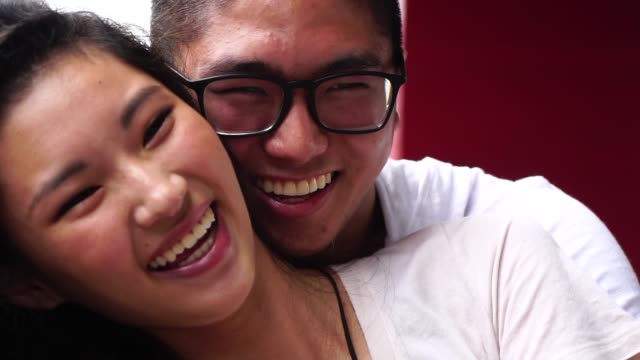 Romantische-asiatische-Paar