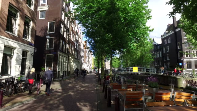 Canal-de-Amsterdam-en-el-final-de-la-jornada