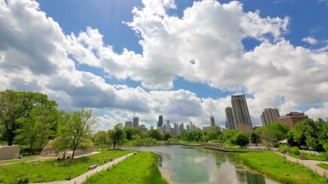 Skyline-von-Chicago-von-Lincoln-Park-Zeitraffer