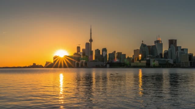Reflexiones-de-Skyline-de-Toronto-Sunset-City-en-Polson-Pier
