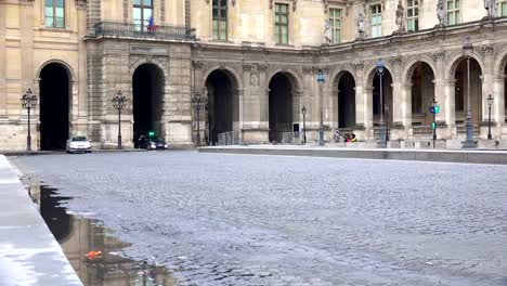 Transport-traffic-on-square-Place-du-Carrousel-near-Louvre-museum-toward-Royal-Palace