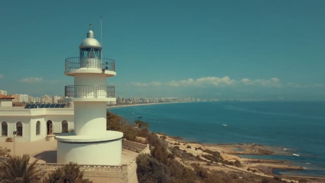 Faro-Alicante-Playa-abejón-aéreo-4k