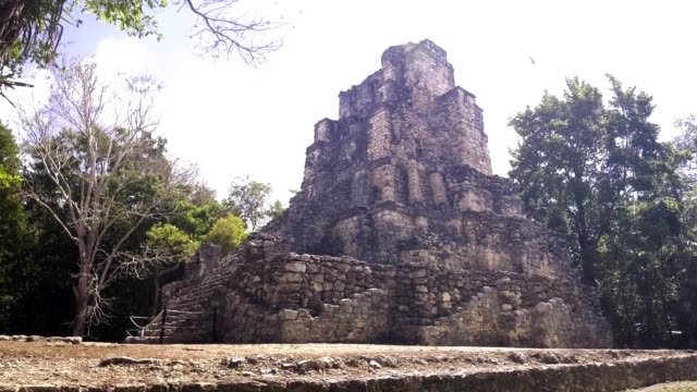 Muyil-pirámide-ruinas-mayas,-video-4k
