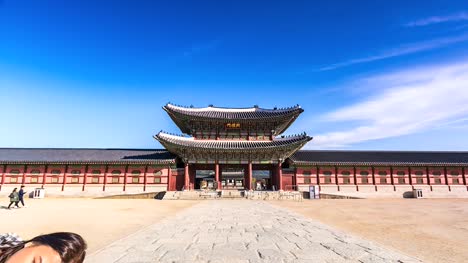 4K,-Zeit-verfallen-Tourist-im-Gyeongbokgung-Palast-der-Republik-Korea