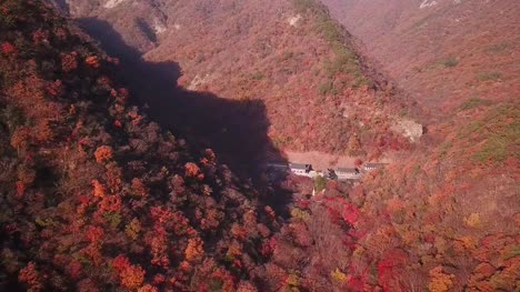 Vista-aérea-otoñal-el-bosque-del-Parque-Nacional-Naejangsan,-Corea-del-sur.