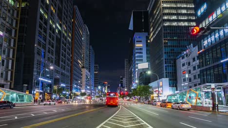 Timelapse-de-tráfico-por-la-noche-en-Seúl,-Corea-del-sur.