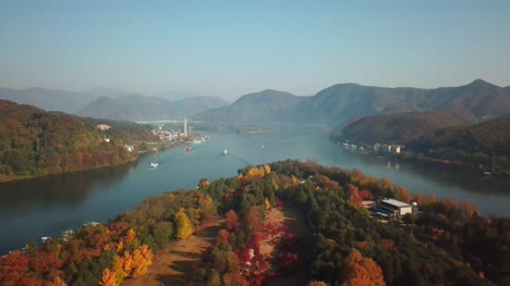 Vista-aérea.-Amanecer-de-otoño-en-la-isla-de-Nami,-Seúl-Corea