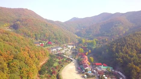 Luftaufnahme-des-Herbstes-in-Wawoo-Tempel-Yong-in-Südkorea