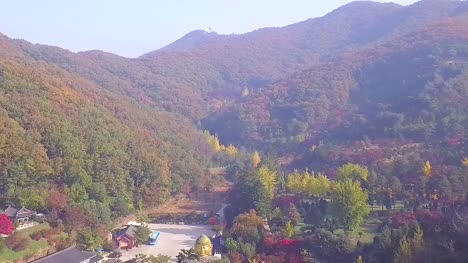 Luftbild-Herbst-am-Wawoo-Tempel-Yongin-Südkorea