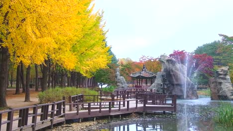 Vista-de-la-isla-de-Nami-en-el-otoño-de-Corea-del-sur