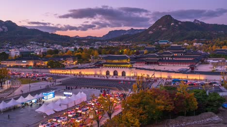 Zeit-Ablauf-Herbst-der-Gyeongbokgung-Palace-Dämmerung-in-der-Nacht-in-Südkorea