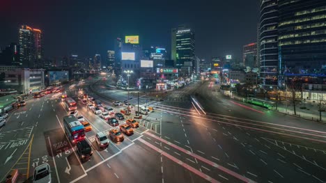 Seúl,-Corea,-Timelapse---tráfico-de-la-ciudad-de-amplio-ángulo-de-Seúl-en-la-noche