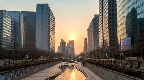 Seoul-South-Korea-time-lapse-4K,-sunrise-timelapse-at-Cheonggyecheon-Stream