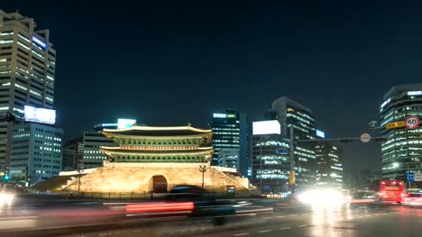 Seoul-South-Korea-time-lapse-4K,-night-timelapse-at-Namdaemun-Gate-(Sungnyemun)