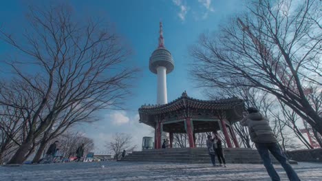 Zeit-Ablauf-Winter-Schnee-der-N-Seoul-Tower-am-Namsan-in-Seoul,-Südkorea