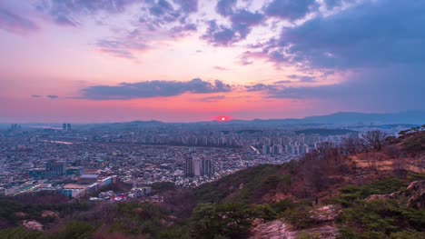 Lapso-de-tiempo-4k-hermosa-puesta-de-sol-de-Seúl,-paisaje-urbano-en-Corea-del-sur.