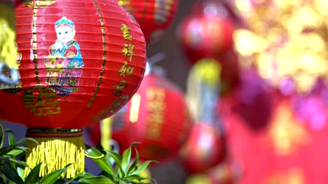 Chinese-new-year-lanterns-with-blessing-text