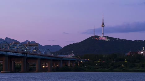 Ciudad-de-Seúl-de-día-a-noche,-tiempo-transcurrido.-Puente-Dongjak-en-Seúl,-Corea-del-sur