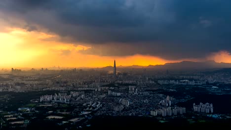 Time-lapse-of-Cityscape-in-Seoul-with-Seoul-tower-and-blue-sky,-South-Korea.
