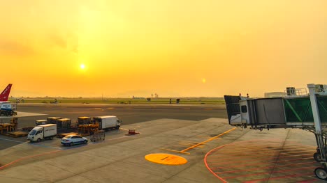 Zeitraffer-Sonnenuntergang-in-Gimhae-Flughafen-Busan-in-Südkorea