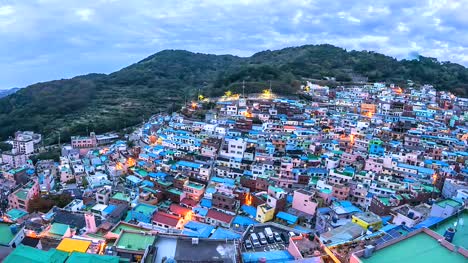 4-k-Zeit-verfallen-Sonnenaufgang-am-Gamcheon-Culture-Village-in-Busan-in-Südkorea