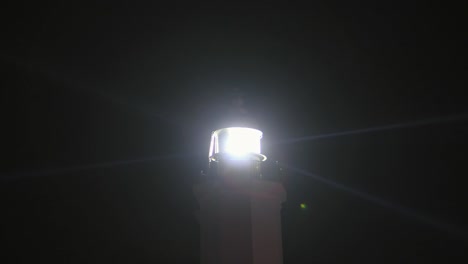 Looping,-spining-lightbeams-of-lighthouse