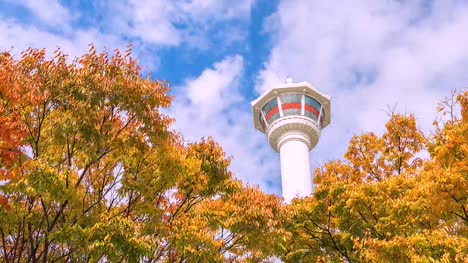 4K-torre-de-busan-de-lapso-de-tiempo-en-otoño-de-Corea-del-sur