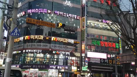 Vista-a-la-calle-de-Sajik-Dong,-Busan,-Corea-del-sur,-Asia