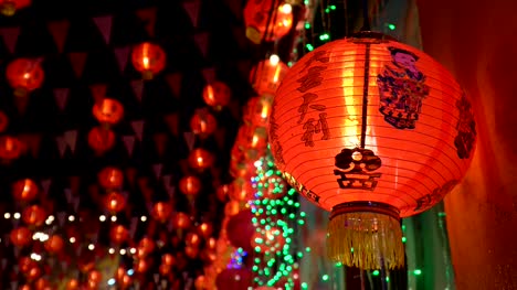 Chinese-new-year-lanterns-in-chinatown-,blessing-text-mean-have-wealth-and-happy