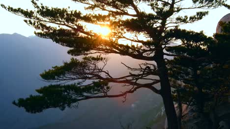 Puesta-de-sol-en-Ulsanbawi,-Parque-Nacional-Seoraksan,-Corea-del-sur