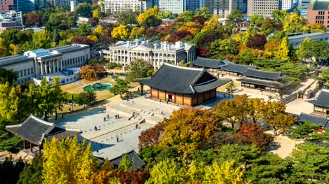 Timelapse-Autumn-of-Deoksugung-royal-palace-and-Seoul-City-Hall-in-Seoul,South-Korea