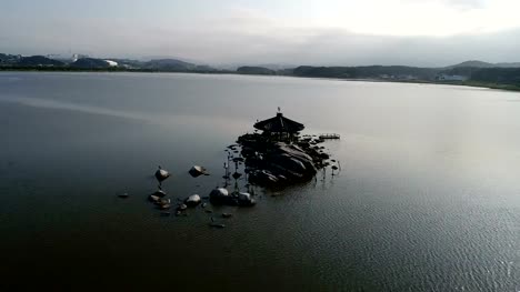 Gangneung-Gyeongpo-Lake-and-sea