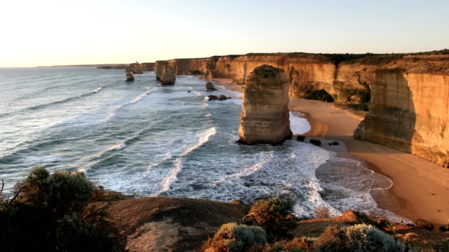 sunset-shot-looking-west-at-the-twelve-apostles-on-the-great-ocean-road