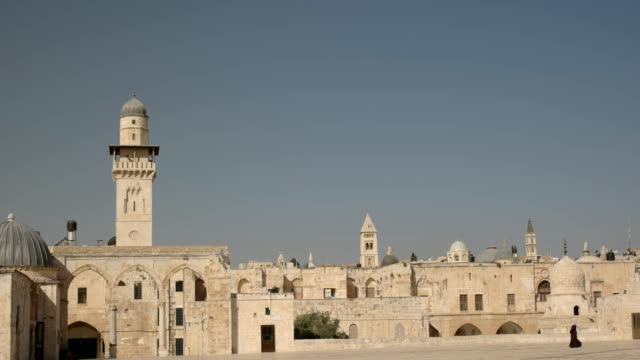 Minarete-y-casco-antiguo-desde-la-cúpula-de-la-roca-en-Jerusalén