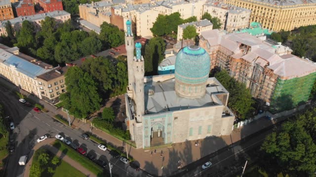 Schönen-Blick-auf-die-Moschee-Kathedrale-in-Sankt-Petersburg-in-Russland.-Sonnenaufgang-im-Sommer-früh-im-Zentrum-Stadt