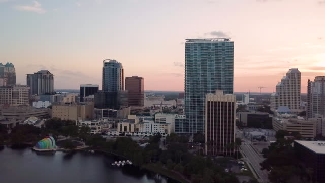 La-vista-aérea-centro-de-ciudad-hermoso-Orlando-Florida-Lake-Eola