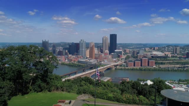 Wide-Aerial-Establishing-Shot-Of-Pittsburgh-Skyline