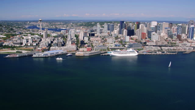 Seattle-Waterfront-Skyline-Aerial-of-Big-Cruise-Ship