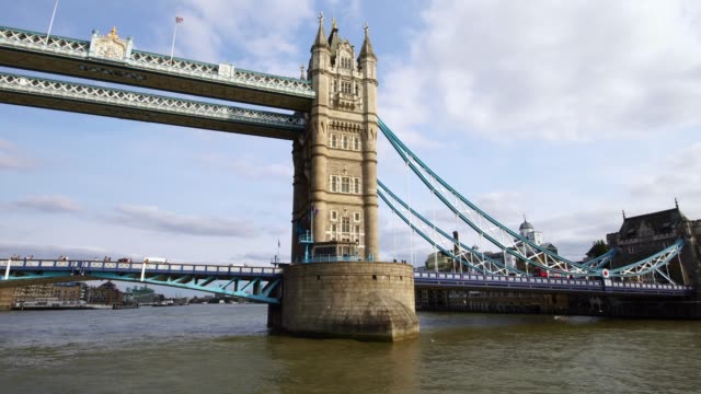 icónico-Tower-Bridge-en-Londres,-Gran-Bretaña