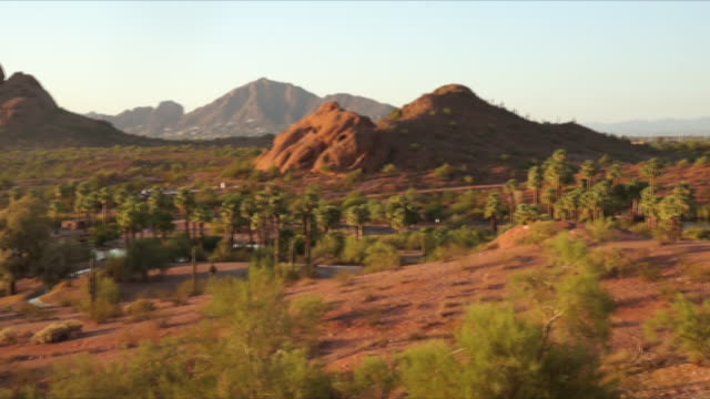 Camelback-Mountain-seen-from-Papago-Park-Phoenix-Arizona