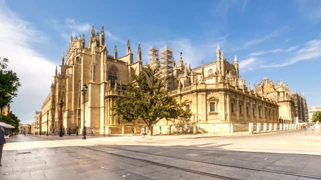 Timelapse-seville-city-and-sevile-cathedral-in-summer,Spain