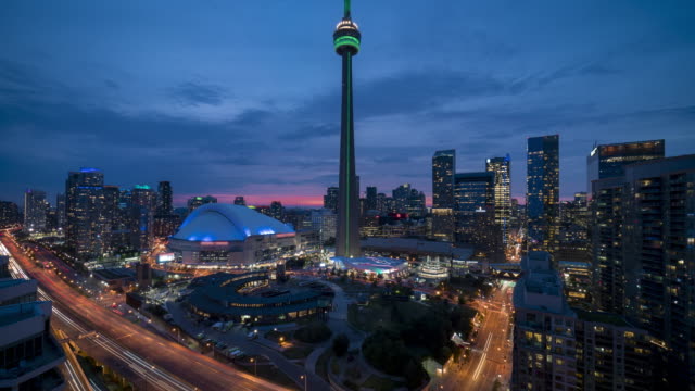 Sunset-City-Skyline-CN-Tower-in-Toronto