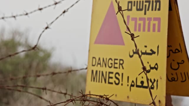 Minefield-warning-sign-in-the-Golan-Heights-in-the-Syria-Israel-border