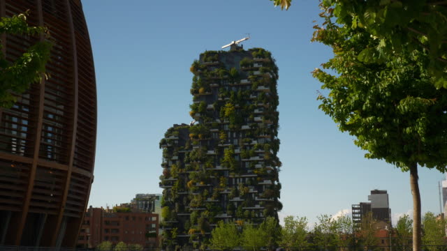 Milan-Stadt-sonniger-Tag-berühmten-Innenstadt-lebende-Gebäude-Zeitlupe-Panorama-4k-italy