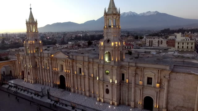 Catedral-Basílica-de-la-vista-aérea-Arequipa-Drone