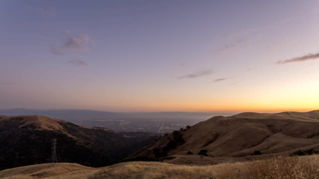 Sunset-Time-Lapse-über-dem-Silicon-Valley-Gebiet-von-den-umliegenden-Berggipfeln