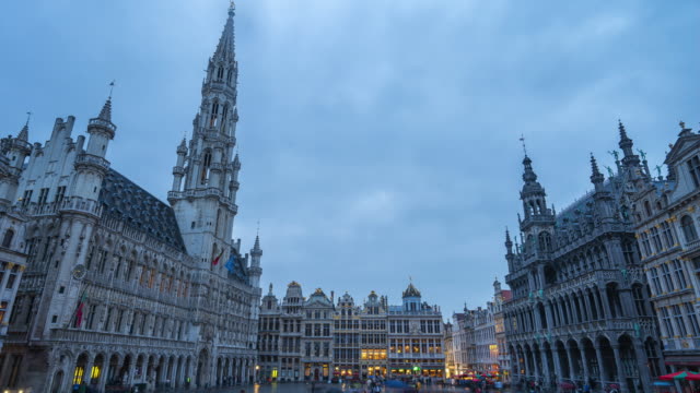 Grand-Place-square-in-Brussels,-Belgium-day-to-night-time-lapse.