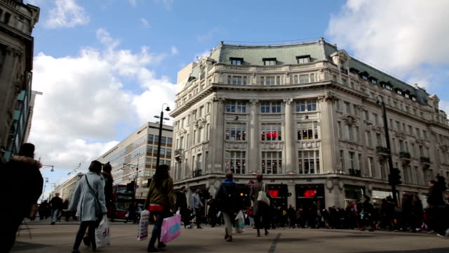 Oxford-circus-london-crossing-with-shops-and-pedestrians