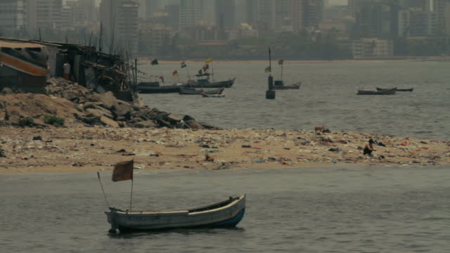 Boot-in-das-Wasser,-Mumbai.