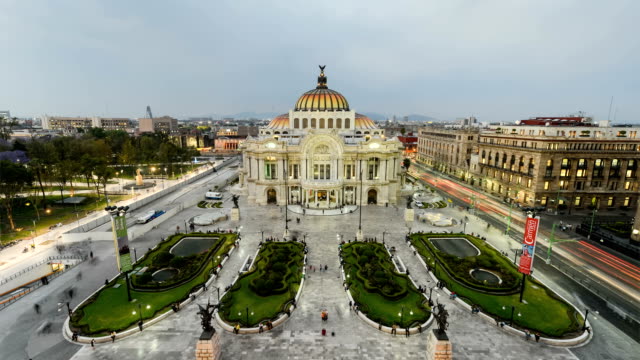 Palace-of-Fine-Arts-in-Mexico-City